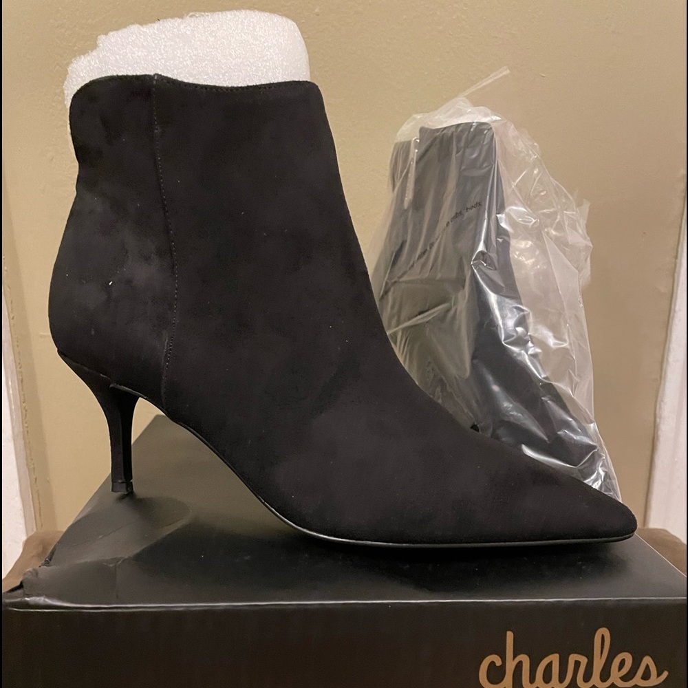 Suede Ankle booties, pointed toe.